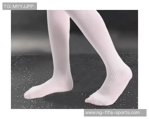 学生穿足球袜展示技巧与时尚风采的视频分享 学生穿足球袜展示技巧与时尚风采的视频分享